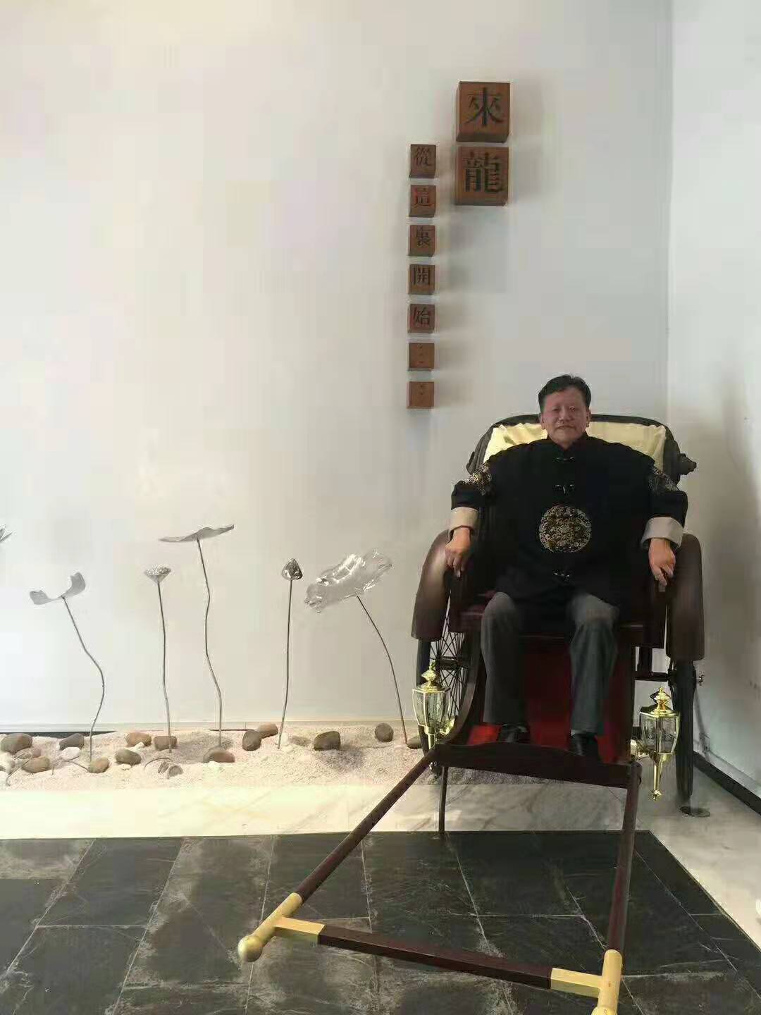 李甲栈(中国传统工艺美术大师)  亲临来龍文创馆体验3.jpg